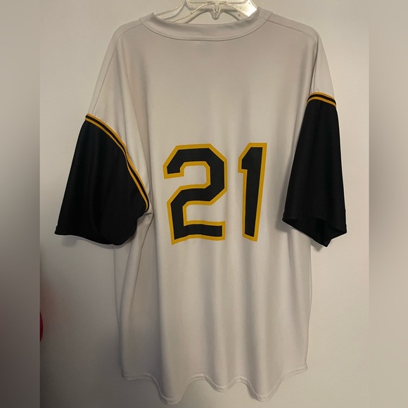 Pirates Jersey with Black Sleeves - Picture 4 of 5